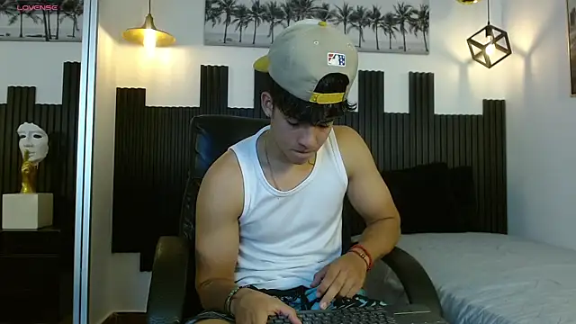 Snapshot of ren_storm chatting on 07-23-26, 03:26 ren storm online show from 07-23-26, 03:26