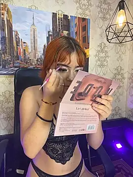 Snapshot of Roxy_Fox_2 chatting on 07-19-26, 01:04 Roxy Fox 2 online show from 07-19-26, 01:04