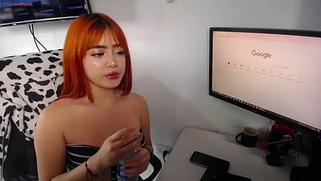 Snapshot of Roxy_Fox_2 chatting on 07-23-26, 12:58 Roxy Fox 2 online show from 07-23-26, 12:58