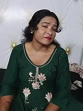 Snapshot of queen_1211 chatting on 07-28-26, 01:32 queen 1211 online show from 07-28-26, 01:32