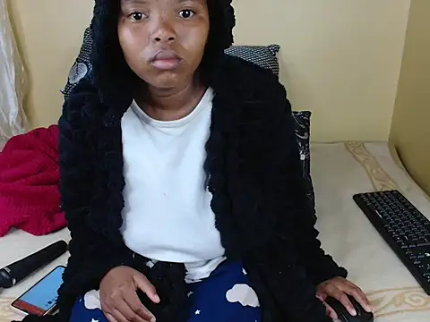 Snapshot of Honey_Glow_ chatting on 07-18-26, 01:10 Honey Glow online show from 07-18-26, 01:10