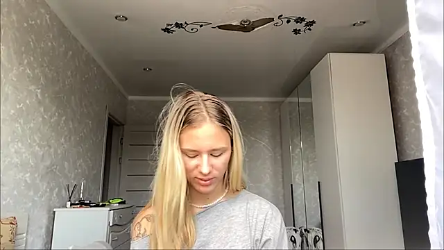 SashaSunnyShy online show from 07-14-26, 10:21