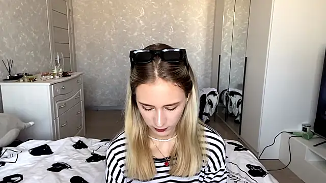 SashaSunnyShy online show from 07-19-26, 06:06