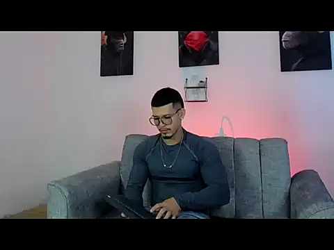 Snapshot of Ethan_rodgers01 chatting on 07-18-26, 02:43 Ethan rodgers01 online show from 07-18-26, 02:43