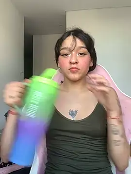 Snapshot of ruemi_rose chatting on 08-01-26, 10:30 ruemi rose online show from 08-01-26, 10:30
