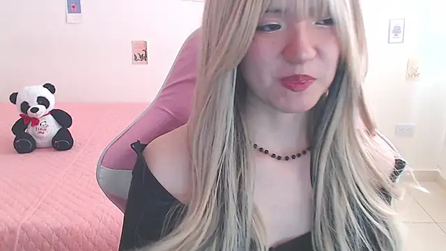 Snapshot of SweetSkyy_1 chatting on 07-17-26, 05:07 SweetSkyy 1 online show from 07-17-26, 05:07