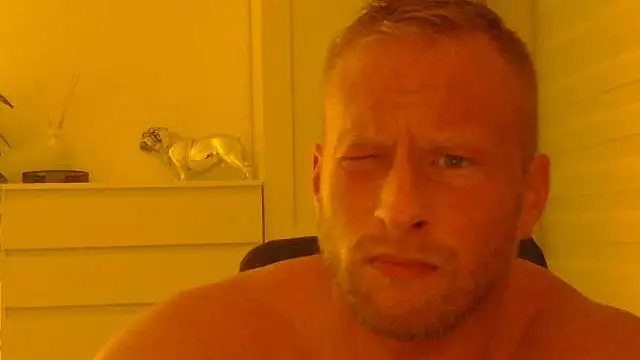 Snapshot of FitMarci chatting on 07-22-26, 08:00 FitMarci online show from 07-22-26, 08:00