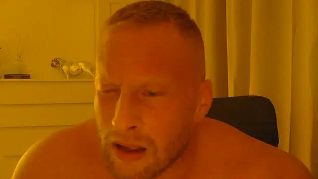 Snapshot of FitMarci chatting on 07-27-26, 10:06 FitMarci online show from 07-27-26, 10:06