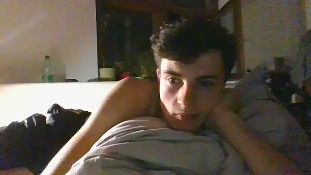 Snapshot of freshboy72 chatting on 07-12-26, 01:18 freshboy72 online show from 07-12-26, 01:18