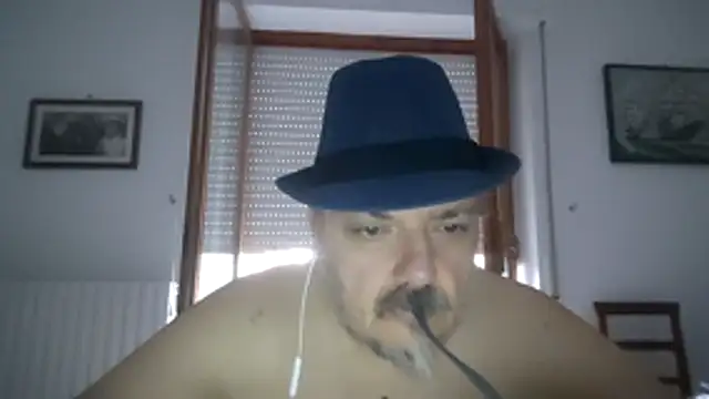 Snapshot of Theitalianpapi chatting on 07-23-26, 04:10 Theitalianpapi online show from 07-23-26, 04:10