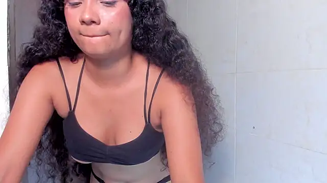 Snapshot of Emma_ster chatting on 07-28-26, 02:13 Emma ster online show from 07-28-26, 02:13