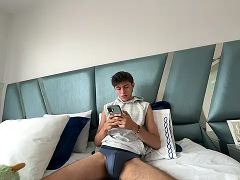 ItsJuanLuxxOficial online show from 07-15-26, 06:24