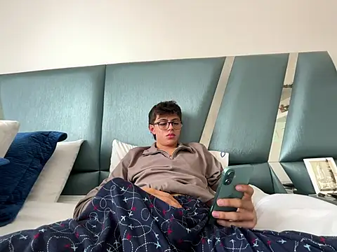 ItsJuanLuxxOficial online show from 07-17-26, 05:40
