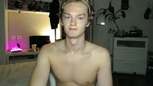 Snapshot of Daniel_yamm chatting on 07-17-26, 05:07 Daniel yamm online show from 07-17-26, 05:07