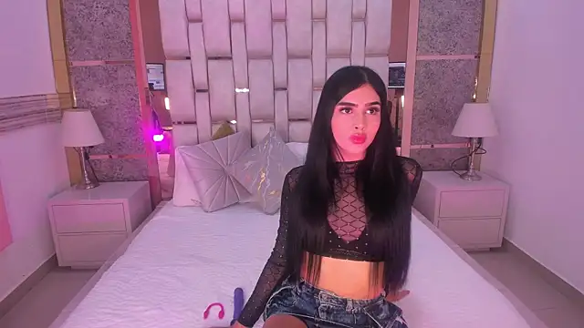 NahomiDeluxe online show from 07-21-26, 01:35