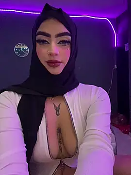Snapshot of ruqayyah- chatting on 07-28-26, 06:09 ruqayyah- online show from 07-28-26, 06:09