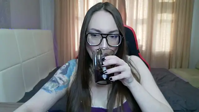Snapshot of CarolineGlow_ chatting on 07-26-26, 02:13 CarolineGlow online show from 07-26-26, 02:13