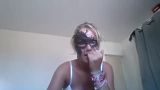 Snapshot of JeuneCharme1 chatting on 07-17-26, 01:29 JeuneCharme1 online show from 07-17-26, 01:29