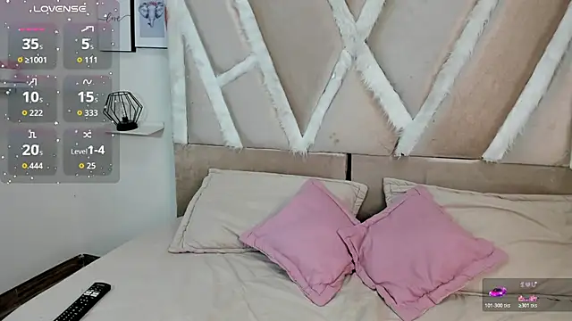 Snapshot of holly_rosee chatting on 07-14-26, 05:01 holly rosee online show from 07-14-26, 05:01