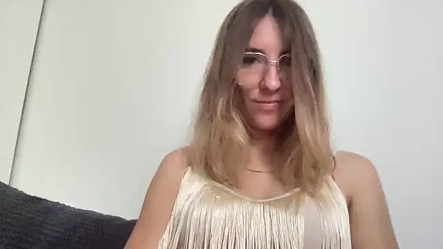 Snapshot of quirkyquinn chatting on 07-29-26, 02:59 quirkyquinn online show from 07-29-26, 02:59
