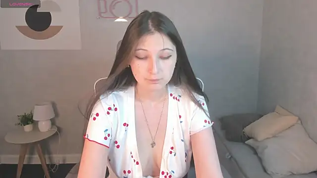 Snapshot of Ella_Barn chatting on 07-25-26, 09:18 Ella Barn online show from 07-25-26, 09:18