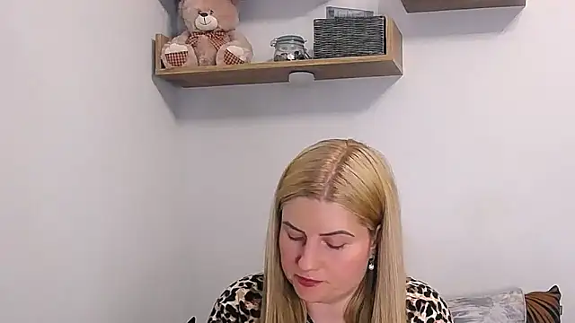alisenties online show from 06-15-26, 03:47
