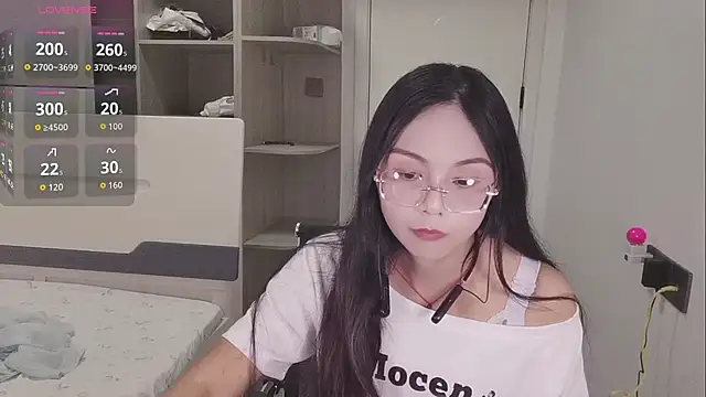 Snapshot of yishan-22 chatting on 07-20-26, 04:27 yishan-22 online show from 07-20-26, 04:27