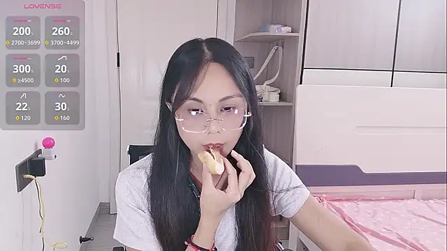 Snapshot of yishan-22 chatting on 07-27-26, 10:11 yishan-22 online show from 07-27-26, 10:11