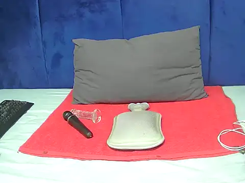 Snapshot of Serafyynxo chatting on 07-23-26, 04:21 Serafyynxo online show from 07-23-26, 04:21