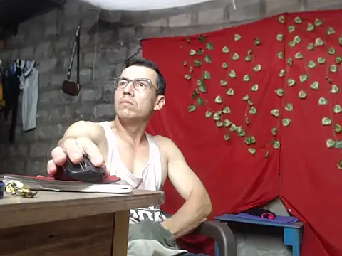 pareja sexyfire20 online show from 08-06-26, 09:39