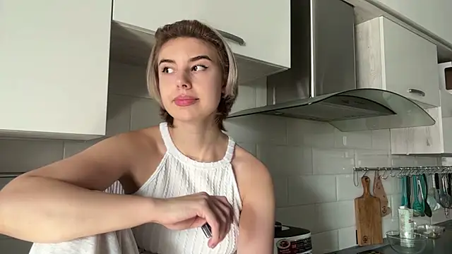 TajuanaAbrego online show from 07-15-26, 01:05