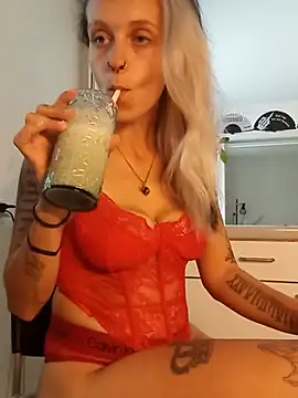 LillyWannaPlayy online show from 08-03-26, 02:44