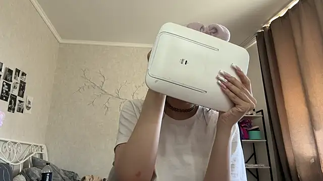 AlidaPensick online show from 07-17-26, 12:23