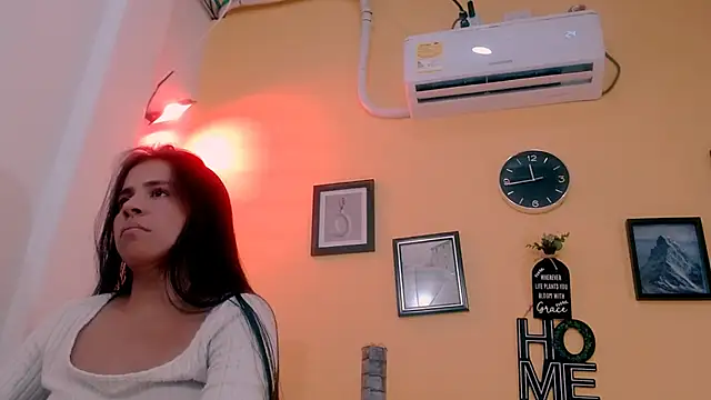 Snapshot of miajuice18 chatting on 07-19-26, 01:20 miajuice18 online show from 07-19-26, 01:20