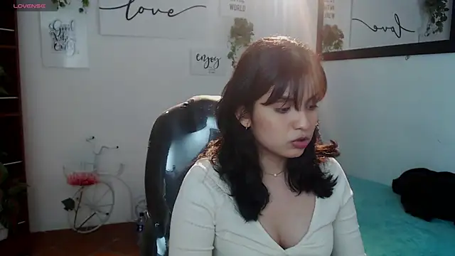Snapshot of yurii_petite chatting on 07-17-26, 12:12 yurii petite online show from 07-17-26, 12:12