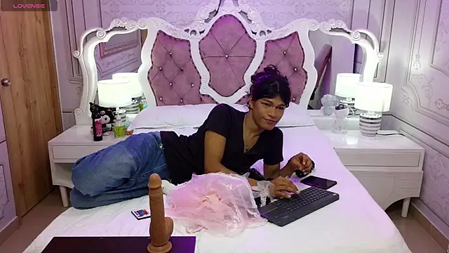littlesweet18   online show from 07-19-26, 03:21