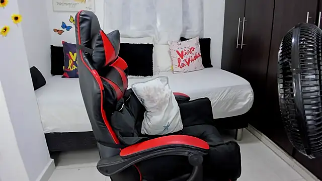 Snapshot of lucy007_ chatting on 02-27-25, 07:04 lucy007 online show from 02-27-25, 07:04