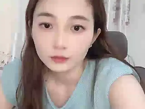 Snapshot of ZhenZhen001 chatting on 07-20-26, 01:13 ZhenZhen001 online show from 07-20-26, 01:13