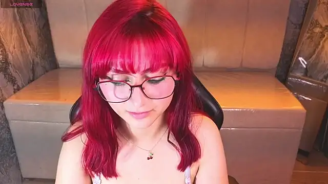 Queen Red v online show from 07-17-26, 06:53
