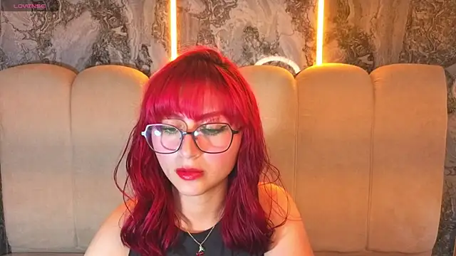 Queen Red v online show from 07-18-26, 03:33