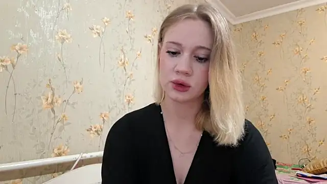 Snapshot of renna_rine chatting on 07-17-26, 01:40 renna rine online show from 07-17-26, 01:40