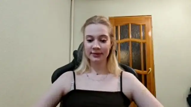 Snapshot of renna_rine chatting on 07-28-26, 06:20 renna rine online show from 07-28-26, 06:20