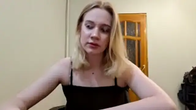 Snapshot of renna_rine chatting on 07-28-26, 07:39 renna rine online show from 07-28-26, 07:39