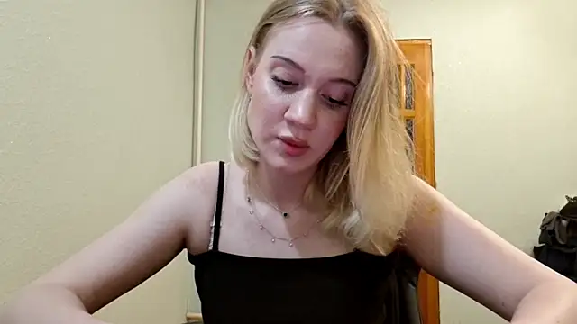 Snapshot of renna_rine chatting on 07-28-26, 08:52 renna rine online show from 07-28-26, 08:52