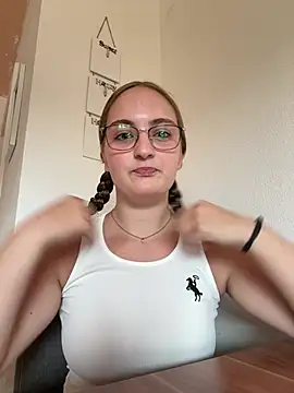Snapshot of Sexy_Sophia_ chatting on 07-16-26, 10:10 Sexy Sophia online show from 07-16-26, 10:10