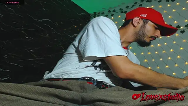 LovexJuxn77 online show from 07-22-26, 02:42