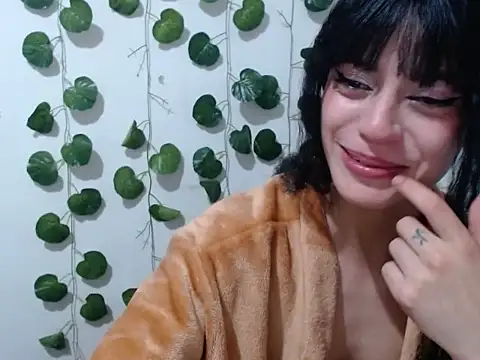 Snapshot of seraphina_31 chatting on 07-23-26, 04:43 seraphina 31 online show from 07-23-26, 04:43