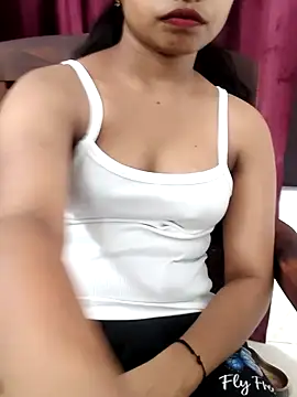 Snapshot of yours_queen_ chatting on 07-20-26, 05:00 yours queen online show from 07-20-26, 05:00