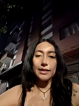 Snapshot of Evelyn_outdoors chatting on 07-17-26, 04:19 Evelyn outdoors online show from 07-17-26, 04:19