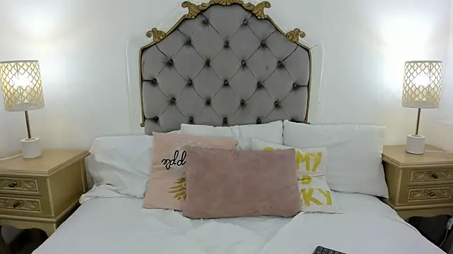analia ross  online show from 07-28-26, 02:13